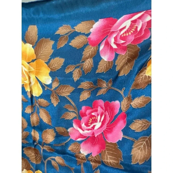 Colorful Flowers scarf - Picture 5 of 6